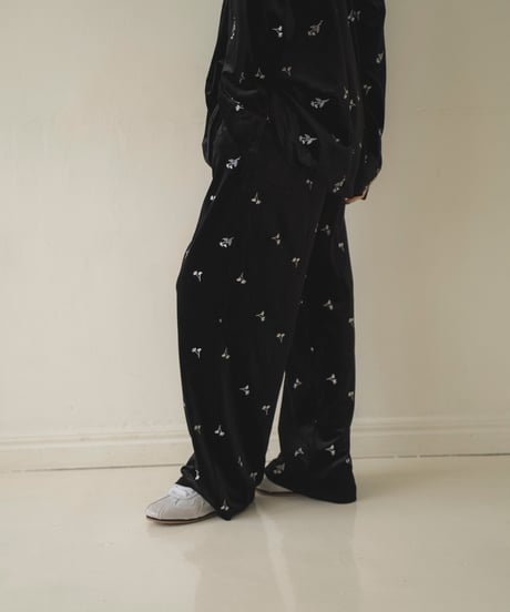 embroidered velour rough pants
