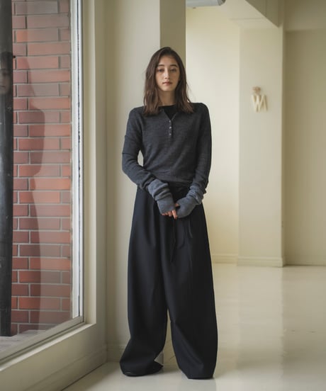 side zip pleated trousers