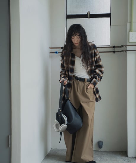 checked tuck sleeve shirt