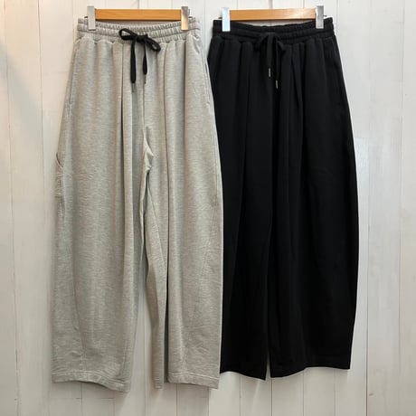 Dignite collierカーブパンツ