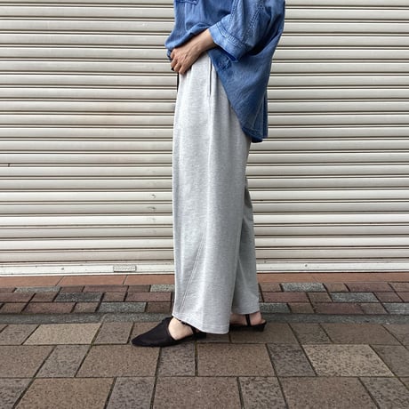 Dignite collierカーブパンツ