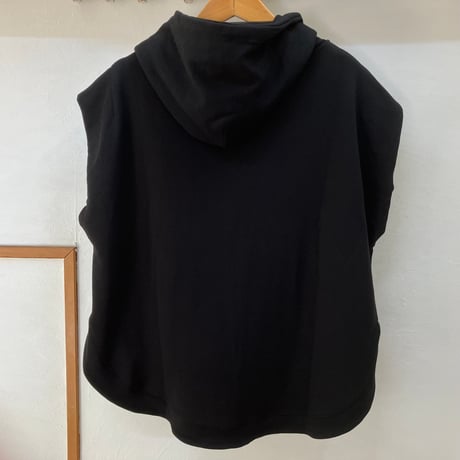 TRANOI.ラウンドフーディベスト