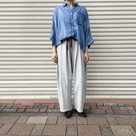 Dignite collierカーブパンツ