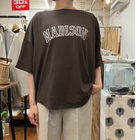 MICA&DEAL “MADISON"ロゴプリントハーフスリーブT-shirt