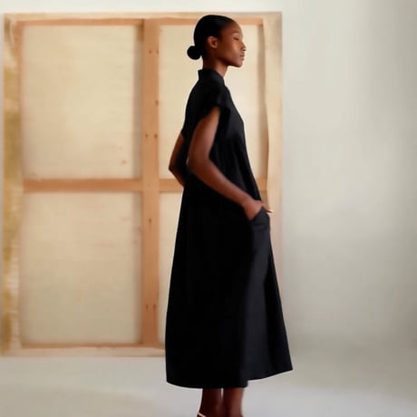 Pintuck Gathered Sleeveless Dress / Black