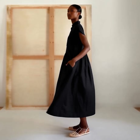 Pintuck Gathered Sleeveless Dress / Black