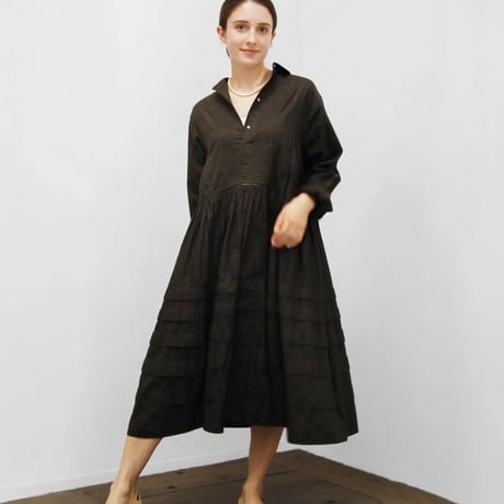 Band Collar Pintuck Gathered Dress / Dark Brown