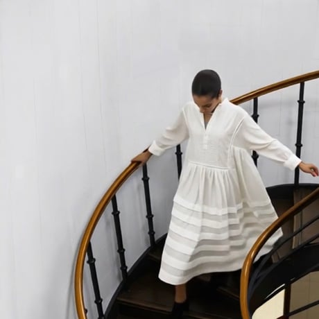 Band Collar Pintuck Gathered Dress / Off White