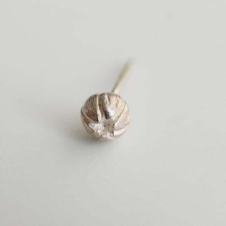 吉田史　OLD TO NEW　ピアス　花の一世　固い蕾　片耳