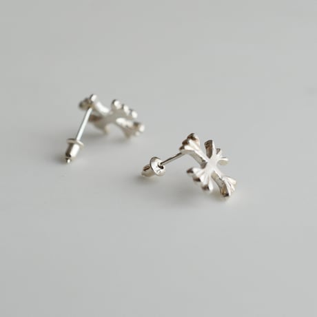 吉田史　OLD TO NEW　ピアス　十字