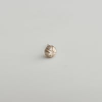 吉田史　OLD TO NEW　ピアス　花の一世　固い蕾　片耳