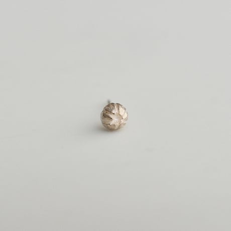 吉田史　OLD TO NEW　ピアス　花の一世　固い蕾　片耳