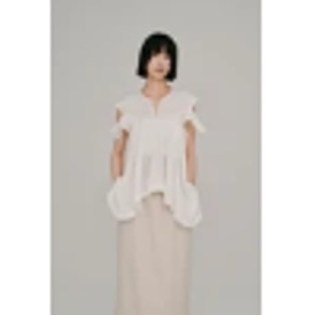【Hella】cold shoulder lace top　※納期5月下旬～6月下旬