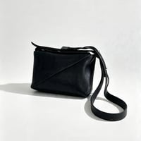 【Aree】Leather　Square Body Bag  AR261SB005