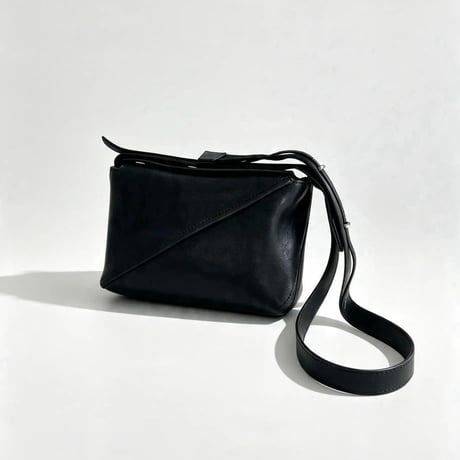 【Aree】Leather　Square Body Bag  AR261SB005
