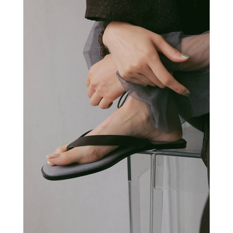 【anuke】Bicolor Tongs Sandals　※納期4月下旬～5月下旬