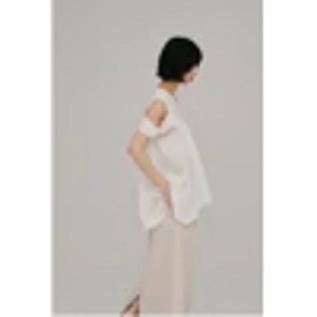 【Hella】cold shoulder lace top　※納期5月下旬～6月下旬