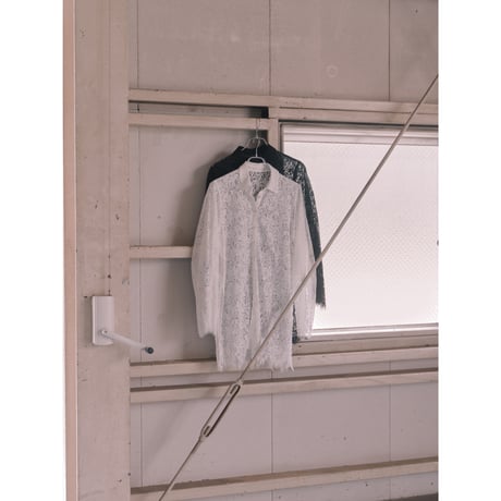 【Hella】scalloped lace shirt　※納期4月下旬～5月下旬