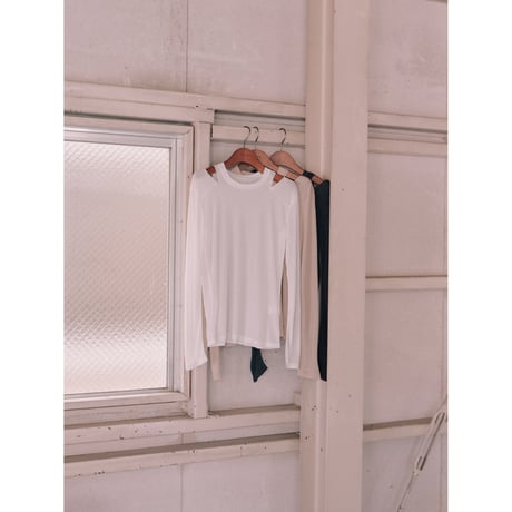 【Hella】slash shoulder long sleeve tee　※納期2月下旬～3月下旬