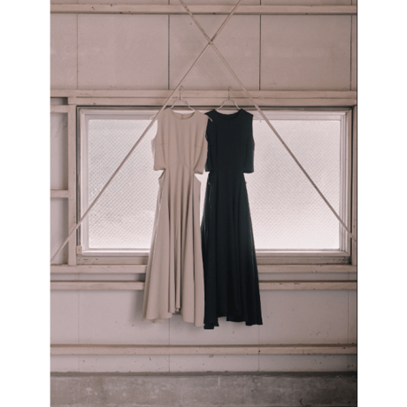 【Hella】side slash flare dress　※納期5月下旬～6月下旬