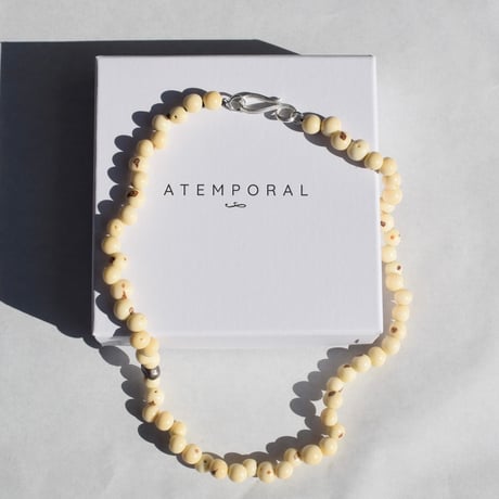 ATEMPORAL açaí short white