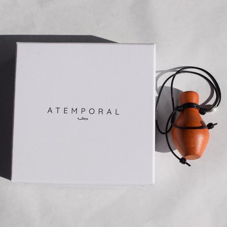 ATEMPORAL MARGEM black leather