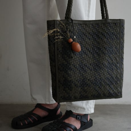 ATEMPORAL MARGEM black leather
