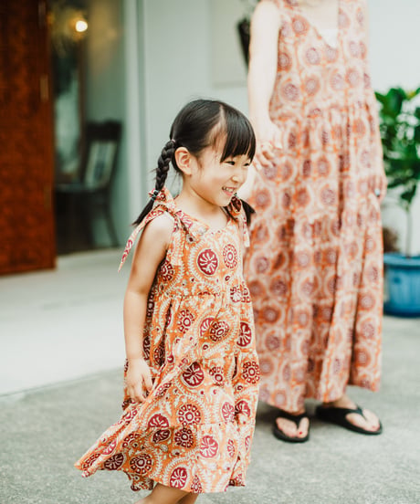 【MWEZI by ZURIsol 沖縄 子供服/キッズ ファッション/親子・カップルリンクコーデ】 ブロックプリント ワンピース ガールズ インド綿 コットン100%  / KIDS DRESS