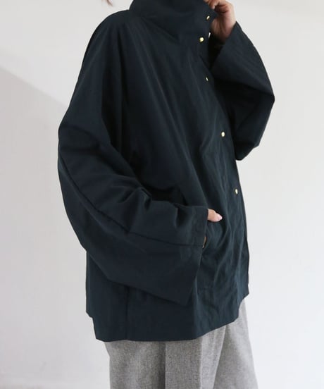 ナイロンショートジャケット