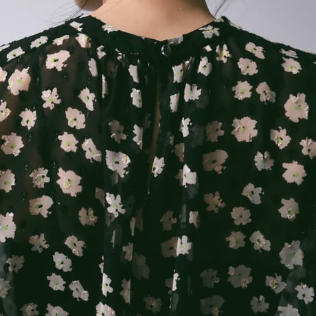 【CHIGNON】[1866-617MK] ｼｱｰﾌﾗﾜｰﾎﾞﾘｭｰﾑBL（ﾌﾞﾗｯｸﾜﾝｶﾗｰ）