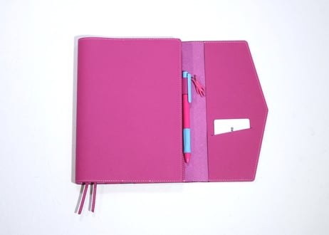手帳カバー［A5/ほぼ日手帳カズンサイズ］T890　フューシャピンク/チョコレートブラウン