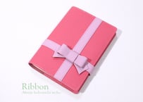 [Ribbon リボン] 毎日、自分へのプレゼント 手帳カバー［A6(ほぼ日手帳)サイズ］ ピンク T896