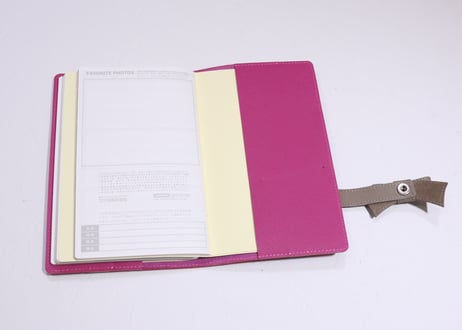 [Ribbon リボン] 毎日、自分へのプレゼント 手帳カバー［ジブン手帳 B6スリムサイズ］ フューシャピンク T898