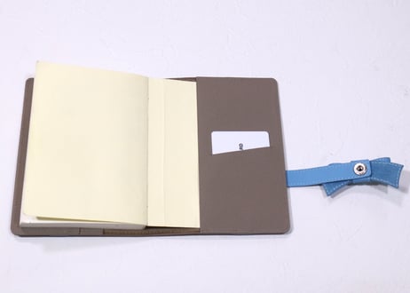 [Ribbon リボン] 毎日、自分へのプレゼント 手帳カバー［A6(ほぼ日手帳)サイズ］ グレージュ/ブルー T901