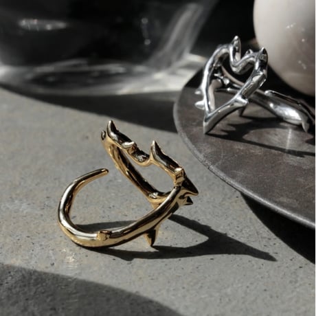 Raw edge heart ring