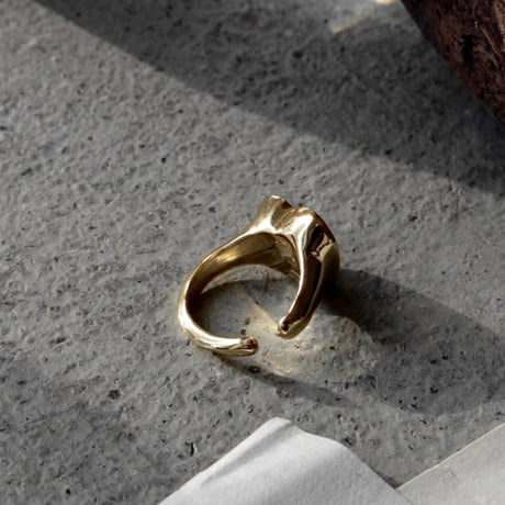 Locket heart earcuff