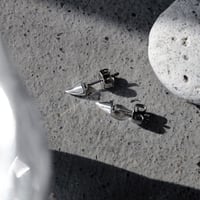 Raw edge spike pierce