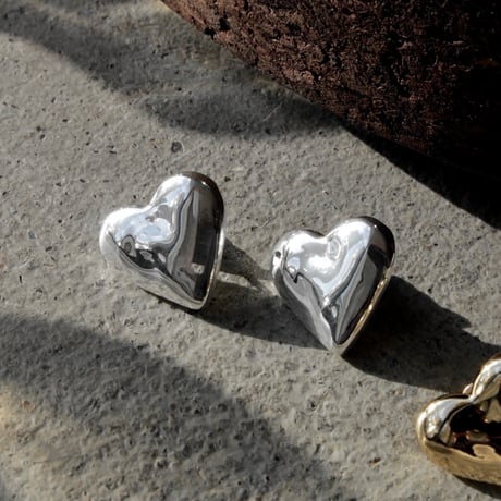 Single heart pierce