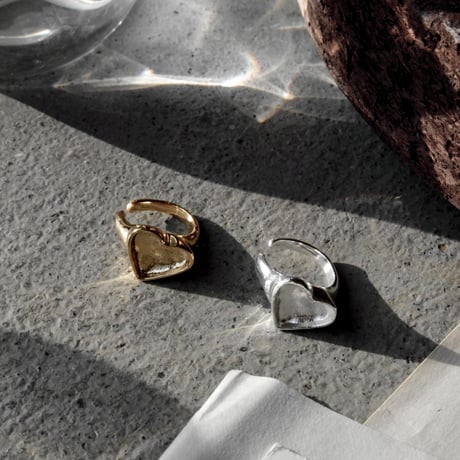 Locket heart earcuff