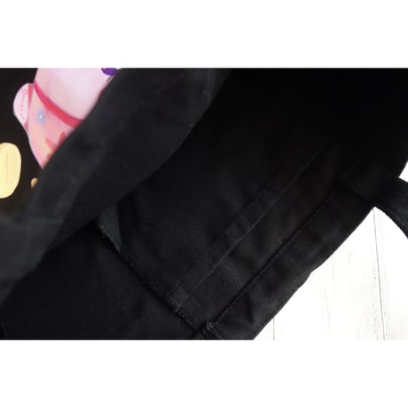 おススメします【香港☆美樂士多】大き目のトートバッグ / ぶたさん貯金箱🐽黑色とオフ白の２色展開 #6093040N