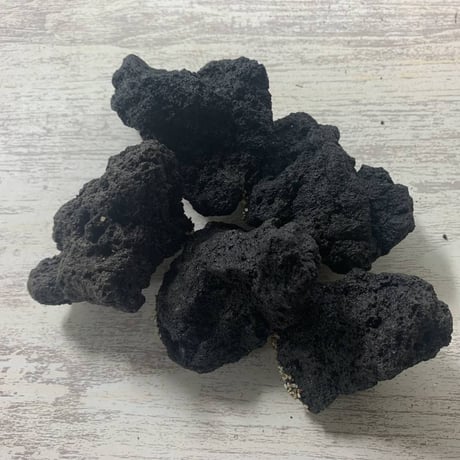 ブラック溶岩石　Ｓサイズ（５cm〜１０cm)　 5個セット
