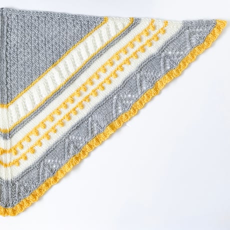 3 Colors Knitting「縁どりフリルの三角ショール」糸キット/ B95-D
