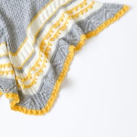 3 Colors Knitting「縁どりフリルの三角ショール」糸キット/ B95-D
