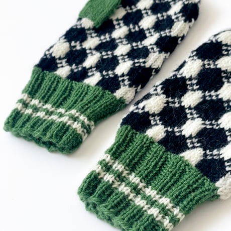 3 Colors Knitting「夜空の編み込みミトン」糸キット/ B95-L