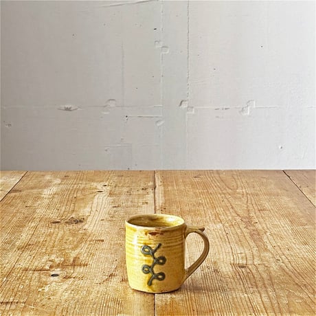 slip works 今津加奈　コーヒーカップ 黄クルクル