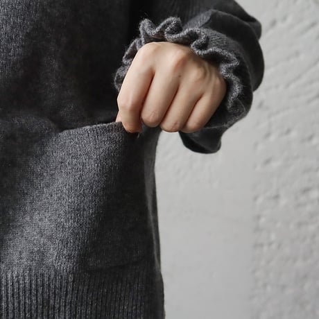 TOWAVASE Volant cashmere pullover (charcoal gray)