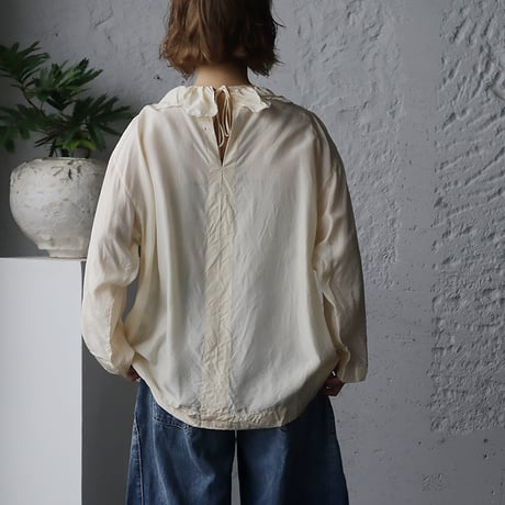 TOWAVASE Volant bijou blouse (ivory)