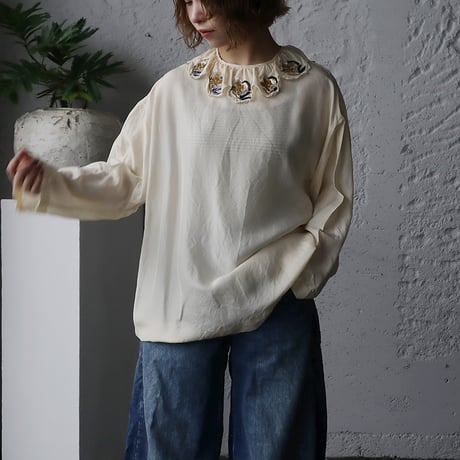 TOWAVASE Volant bijou blouse (ivory)