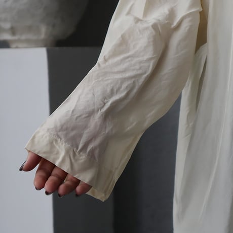 TOWAVASE Volant bijou blouse (ivory)