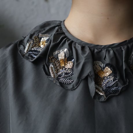 TOWAVASE Volant bijou blouse (darkgray)
